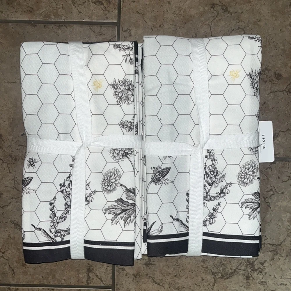 NWT Williams Sonoma HoneyComb Dinner Napkins Set Of 4